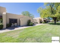 Building Photo - Lovely 3/2 End Unit Townhouse in Glendale - Comfort &amp; Convenience!