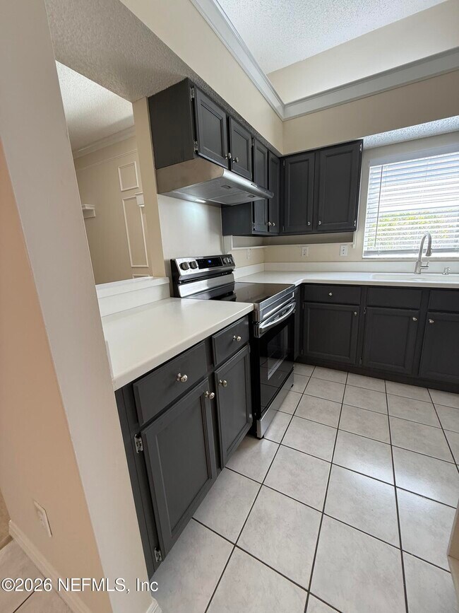 Building Photo - 256 Kingston Dr