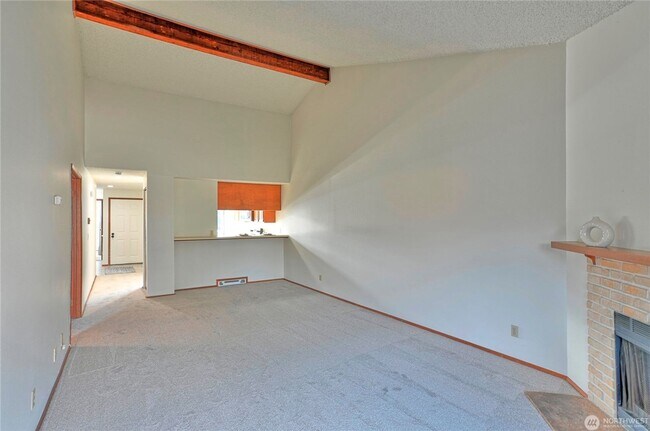 Building Photo - Spacious 2-Bed, 2-Bath Condo in Prime Ever...