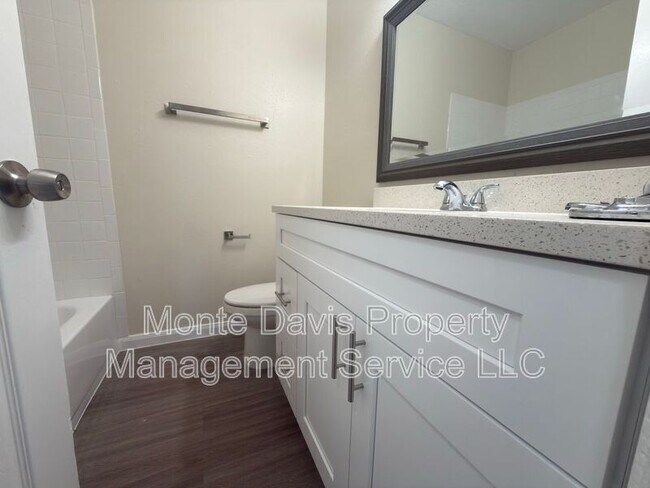 Building Photo - 1614 W Braker Ln