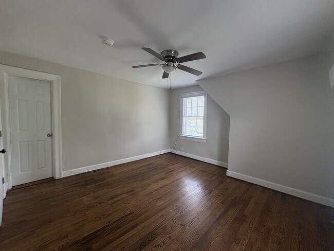 Building Photo - 142 Grove Ave