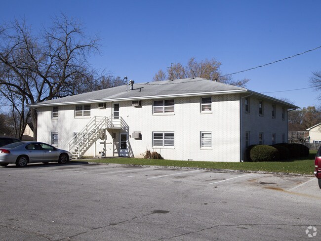 Building Photo - 5902 Hickman Rd