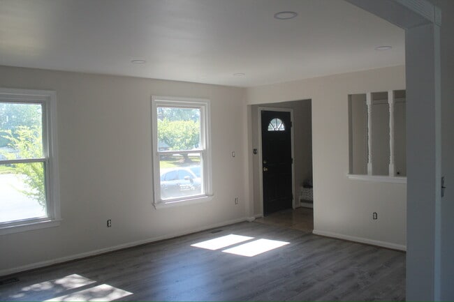 Building Photo - 750 Hickory Ct