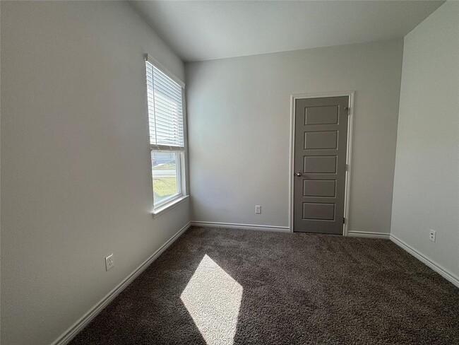Building Photo - 722 Freedom Cir