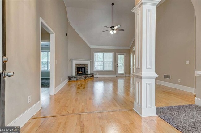 Building Photo - 25 Wisteria Cir