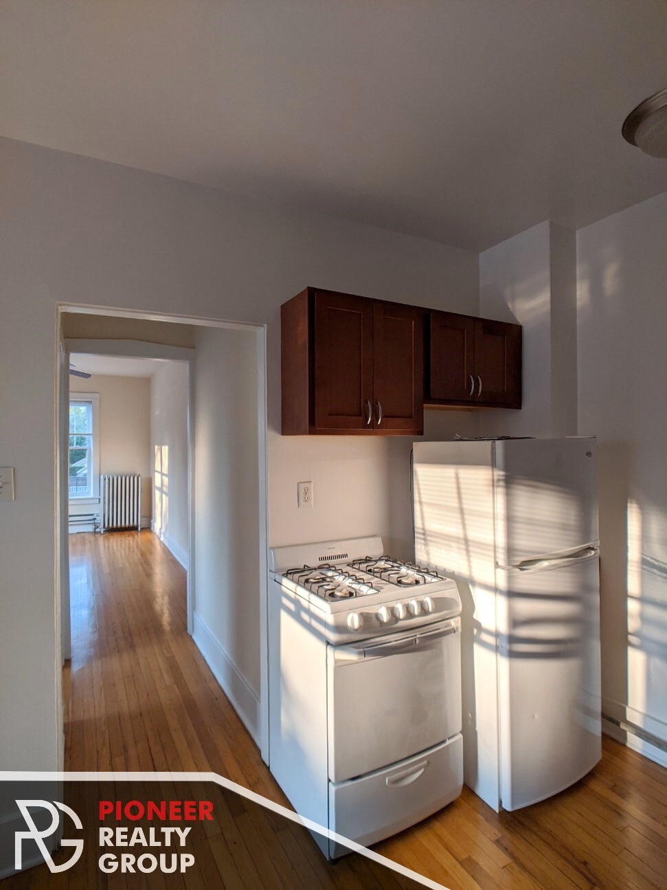 Building Photo - 953 W Cornelia Ave