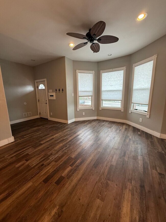 Building Photo - 529 S Dakota St