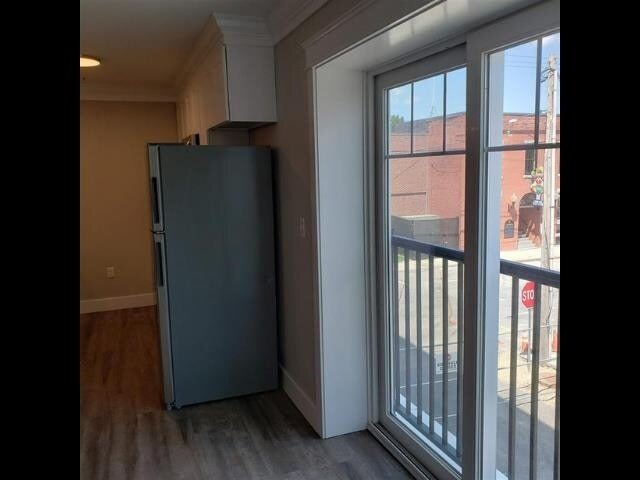 Building Photo - 10 4th St