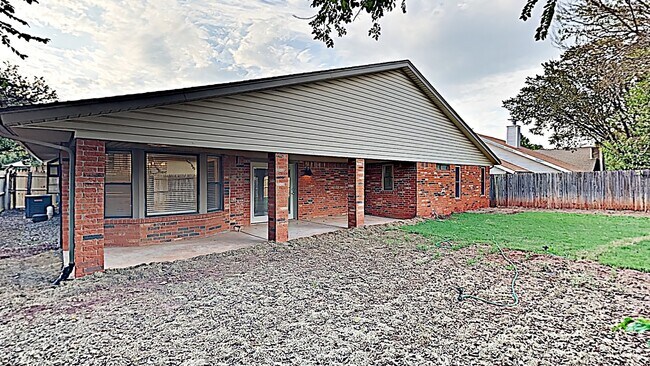 Building Photo - Beautiful 4 Bedroom 2 Bath in Edmond