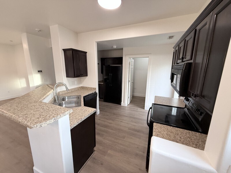 Building Photo - 4799 Topcrest Dr