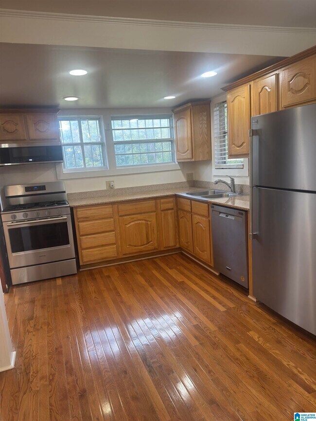 Building Photo - 3904 8th Ct S