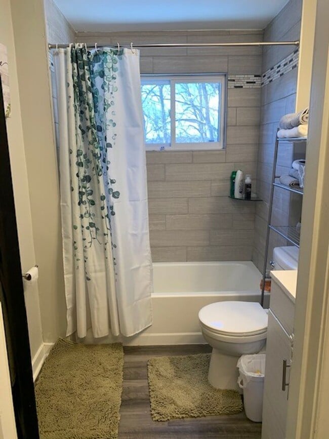 Building Photo - MODERN 2 BEDROOM, 1 BATHROOM TOWNHOUSE - GARFIELD