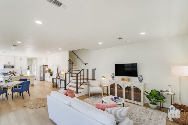 Building Photo - 1107 W 9th Ave