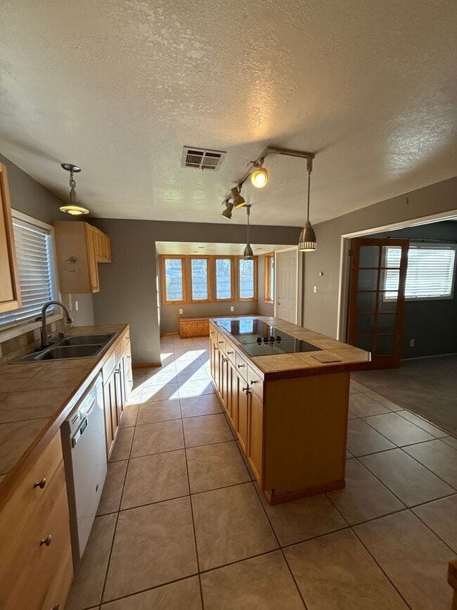 Building Photo - Peaceful Setting with Central Location!