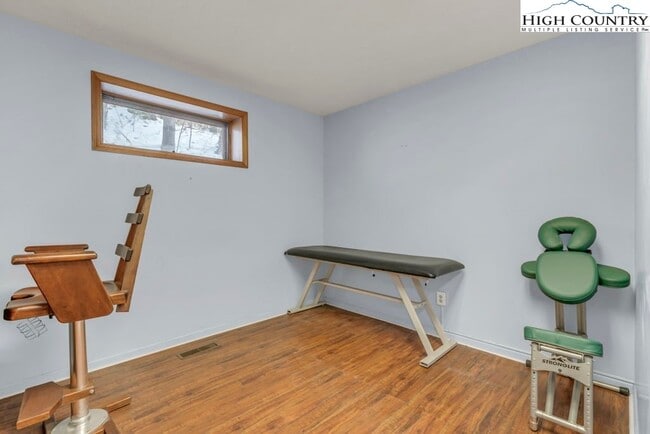 Building Photo - 483 NC-105 Extension