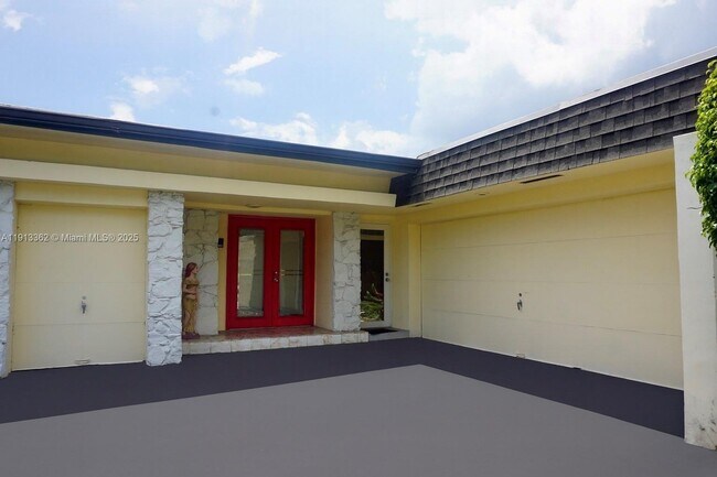 Building Photo - 4511 King Palm Dr