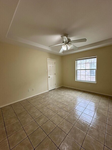 Building Photo - 2113 N Dahlia St