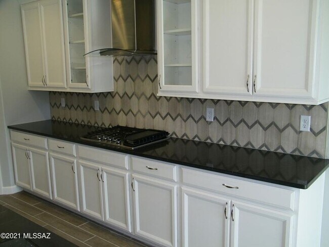 Building Photo - Beauty in Oro Valley