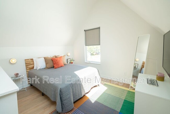 Building Photo - 901 E Edenton St