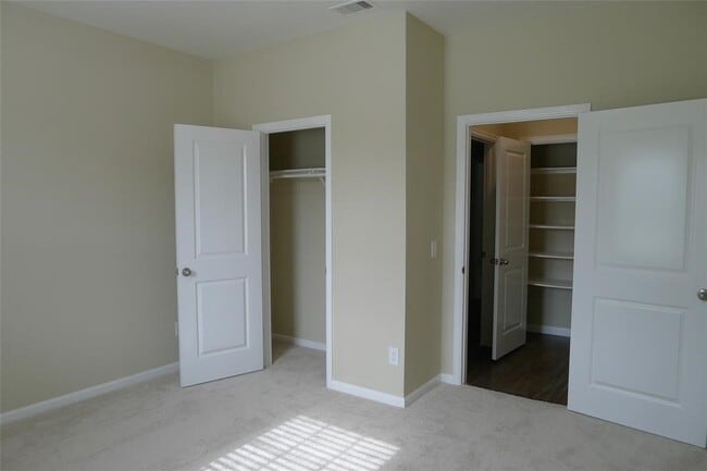 Building Photo - 1025 Blue Beech Ln