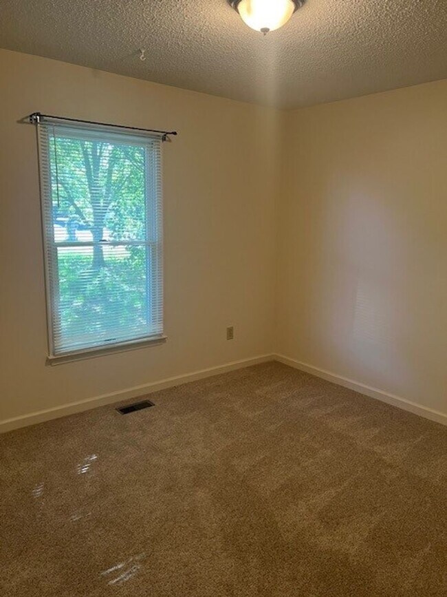 Building Photo - Single Family Home for Rent