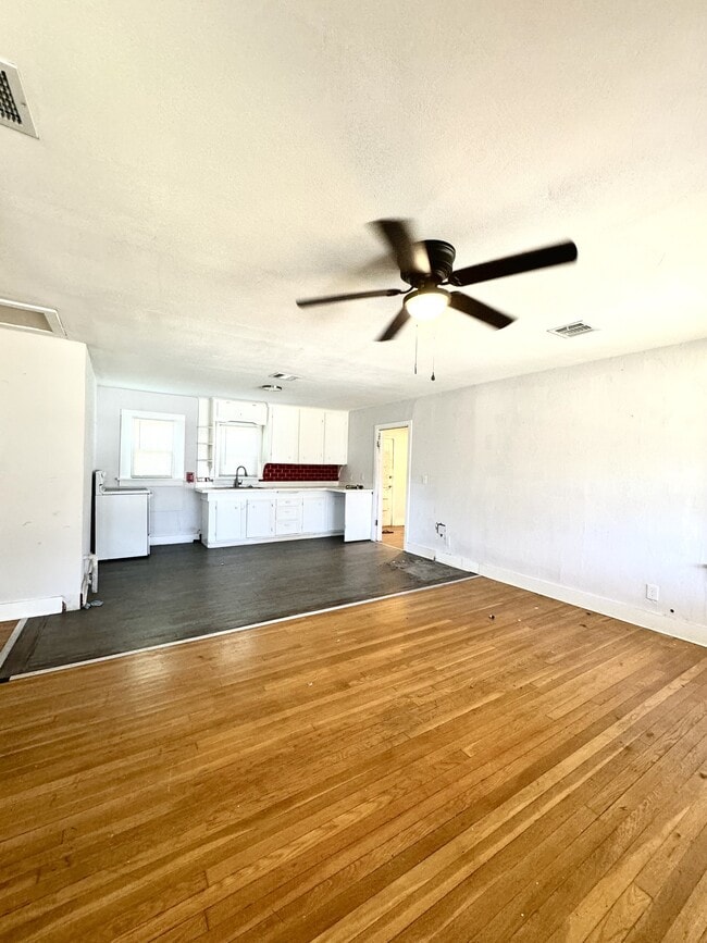 Building Photo - 1326 Hillcrest St