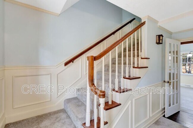 Building Photo - 321 Shaftesbury Ln