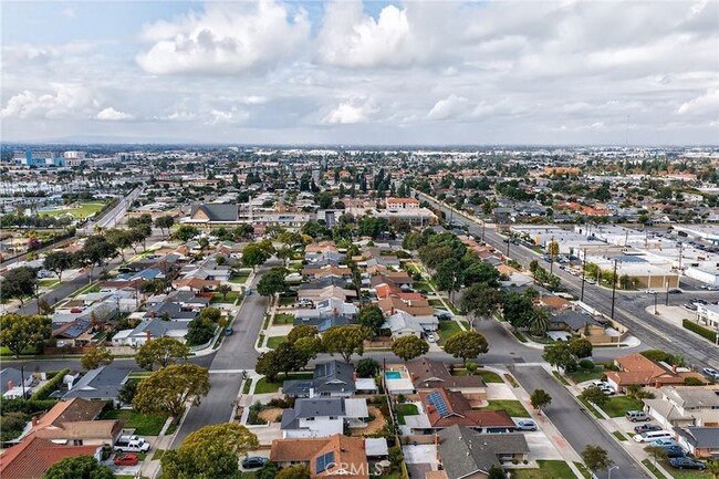 Building Photo - 4201 Franklin Ave