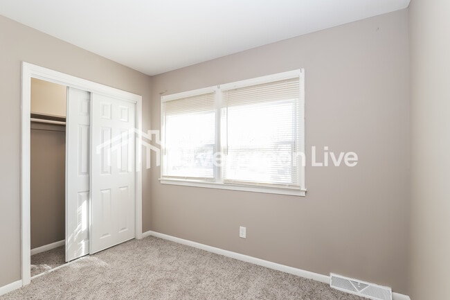 Building Photo - 1711 Oberlin Dr