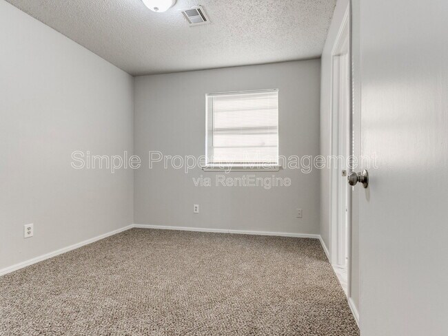 Building Photo - 8508 Candlewood Dr