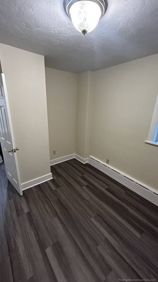 Building Photo - 1144 River St