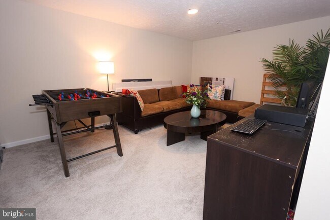 Building Photo - 1424 Falcon Nest Ct