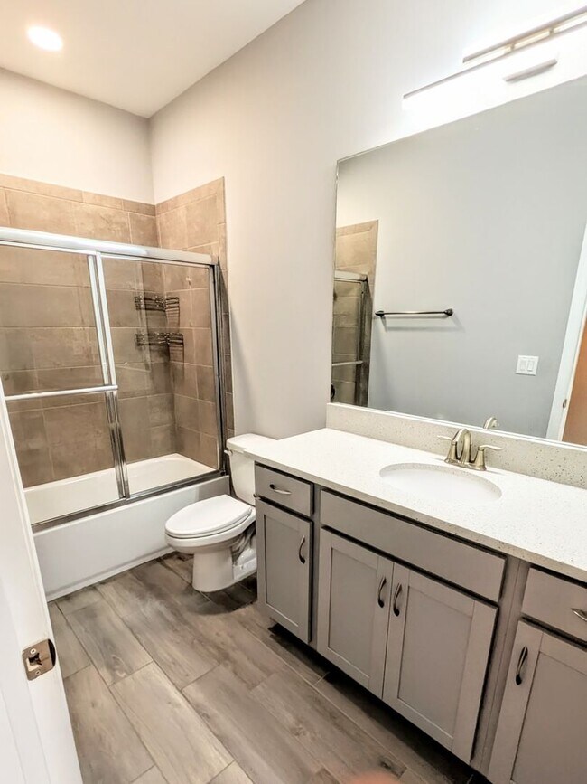 Building Photo - Annual UNfurnished almost BRAND NEW townhome just south of University and Lockwood Ridge!