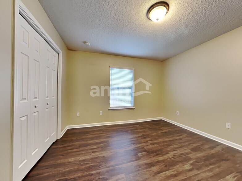 Building Photo - 3855 Westridge Dr