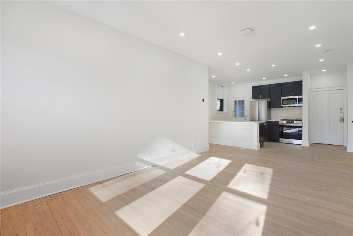 Building Photo - 4636 N Hamilton Ave