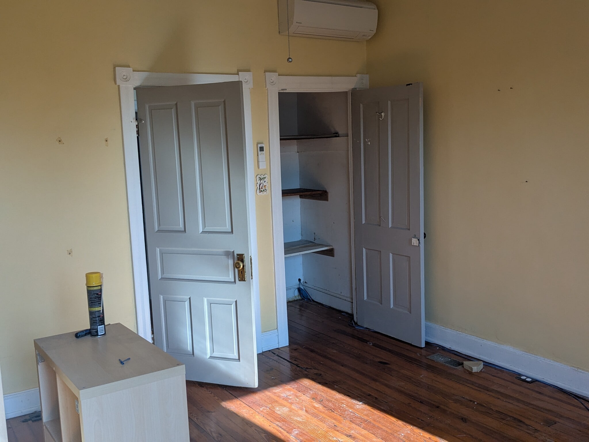 A view of front bedroom and closet - 2747 Maryland Ave