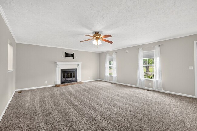 Building Photo - 2504 Angelyn Dr