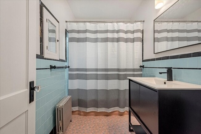 Building Photo - 51 Roslin St