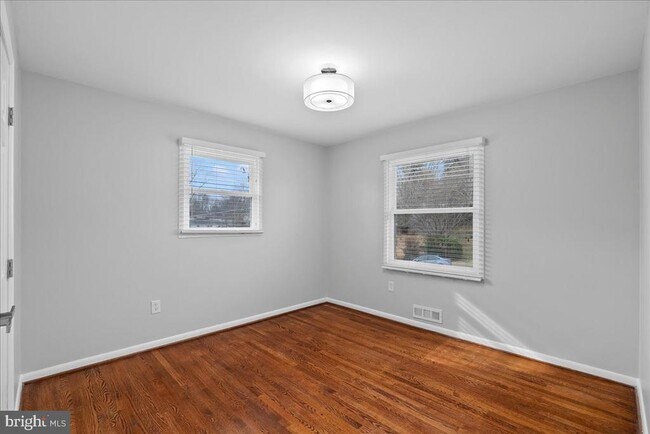 Building Photo - 7845 Brompton St