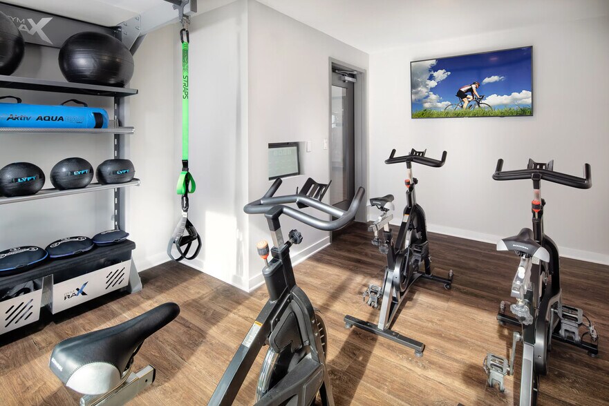 Building Photo - 79 Alexander St