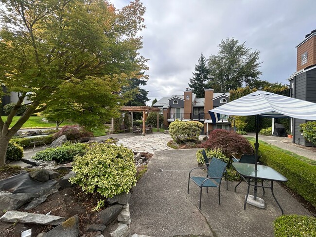 Building Photo - Gorgeous 1 bd Condo located in a prime loc...