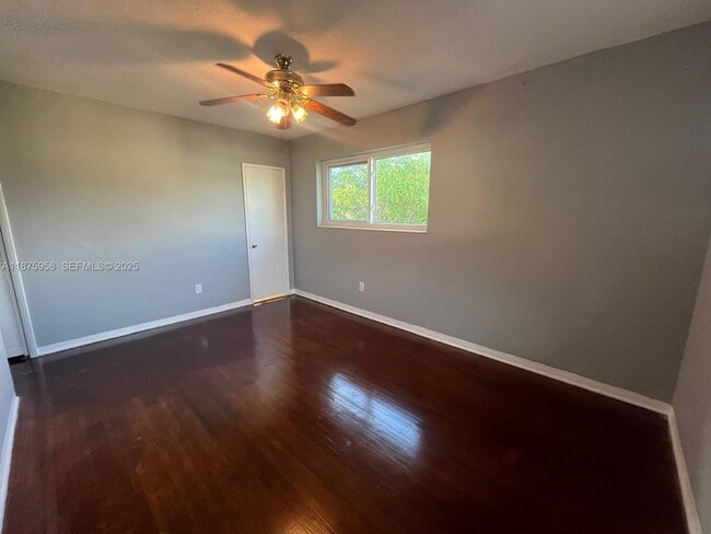 Building Photo - 1330 NE 203rd St