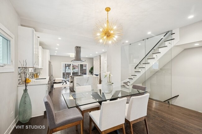 Building Photo - 3125 S Giles Ave