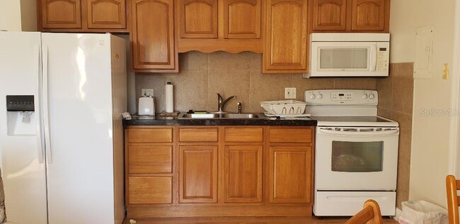 Building Photo - 1 bed 1 bath condo close to downtown Sarasota