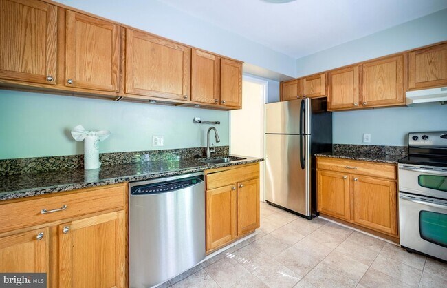 Building Photo - 2455 Pyrenees Ct