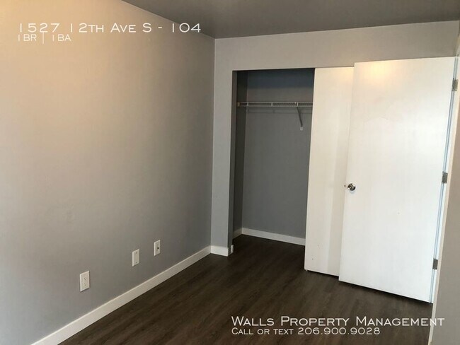 Building Photo - 1527 12th Ave S