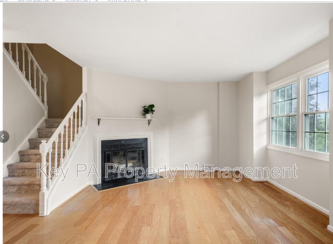 Building Photo - 517 S Coventry Ln