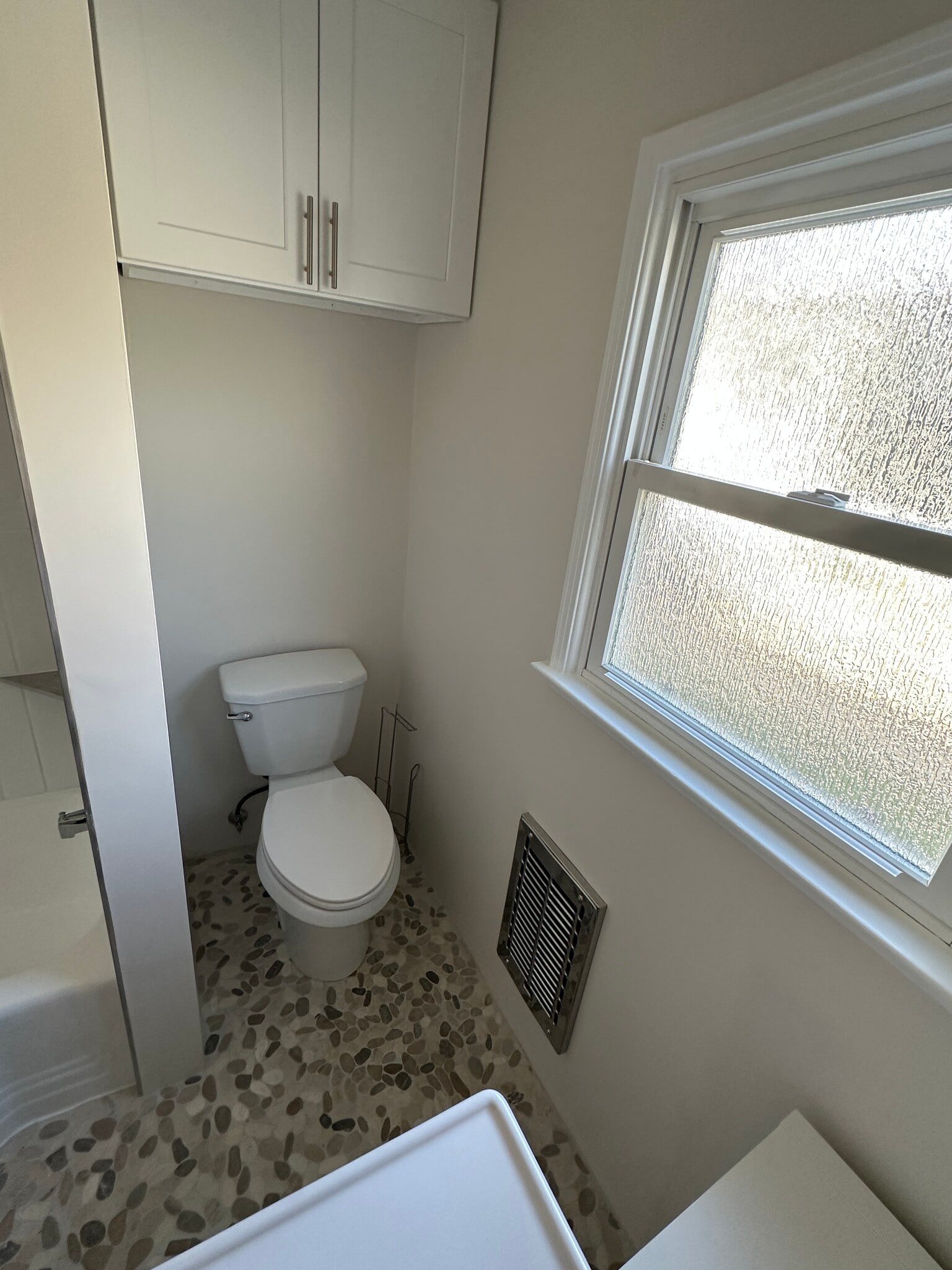 Hall bathroom - 1033 Pearl St