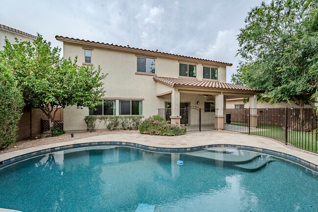 Building Photo - 2744 E Donato Dr