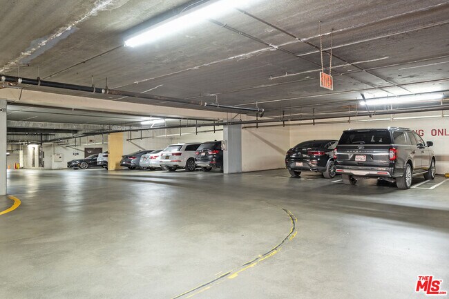 Building Photo - 10535 Wilshire Blvd